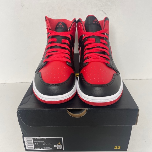 Nike Air Jordan 1 Retro Mid “Alternate Bred” 2022 - Picture 2 of 4